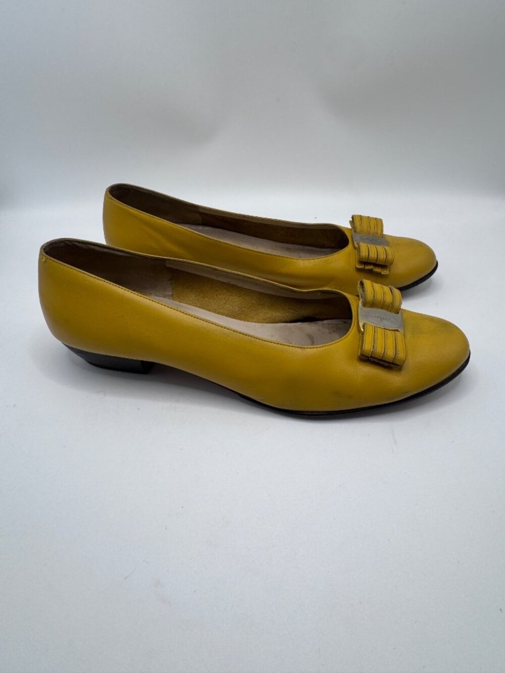 Salvatore Ferragamo Women’s Shoe Size 9.5 B Vtg Yellow Leather Flats Bow Accent - Picture 11 of 12